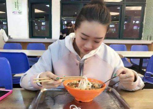 娱乐吃瓜酱食堂大叔